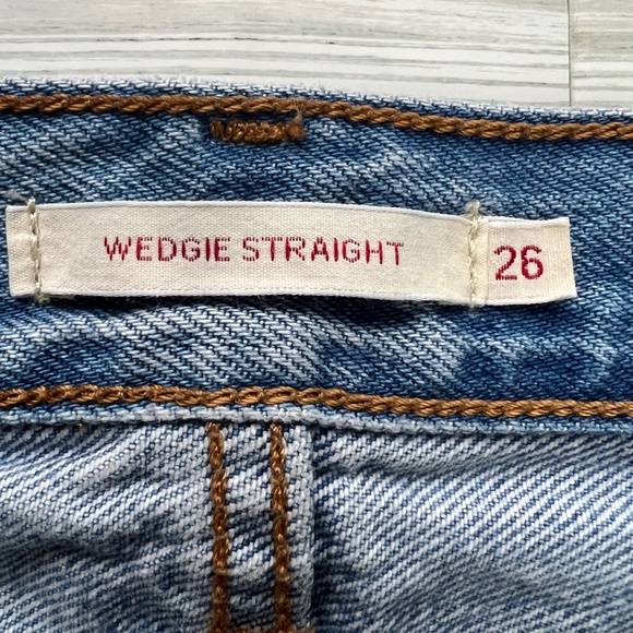 Levis Premium Wedgie Straight Jeans Womens 26 Light Blue Distressed Button Fly - Picture 3 of 14